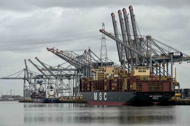 Le port d'Anvers rouvre l'Escaut après une fuite de pétrole paralysant cinquante navires marchands