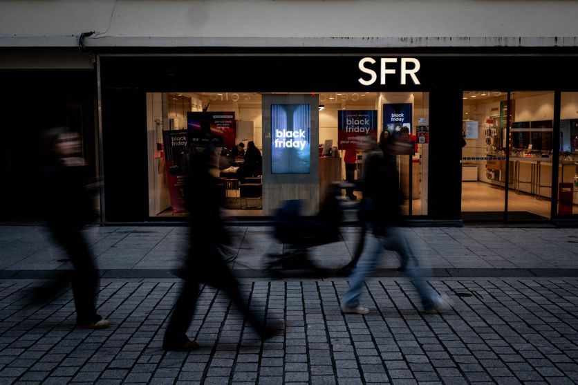 SFR condamné à 10 millions d'euros d'amende pour pratiques trompeuses, sécurisant les tarifs des consommateurs.