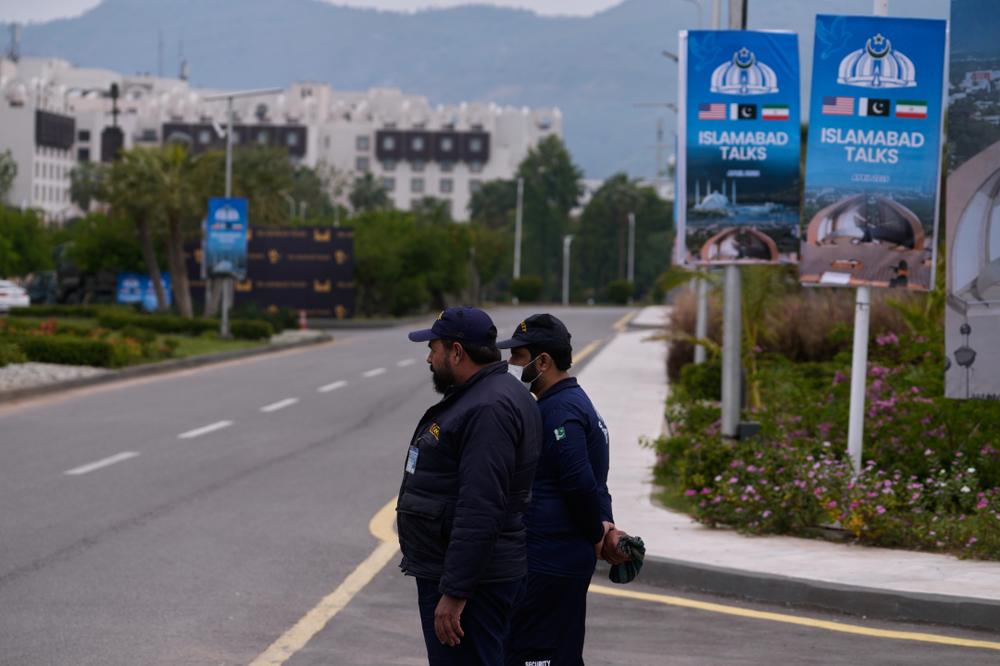 Iran et États-Unis entament des négociations de paix cruciales au Pakistan pour stabiliser le Moyen-Orient