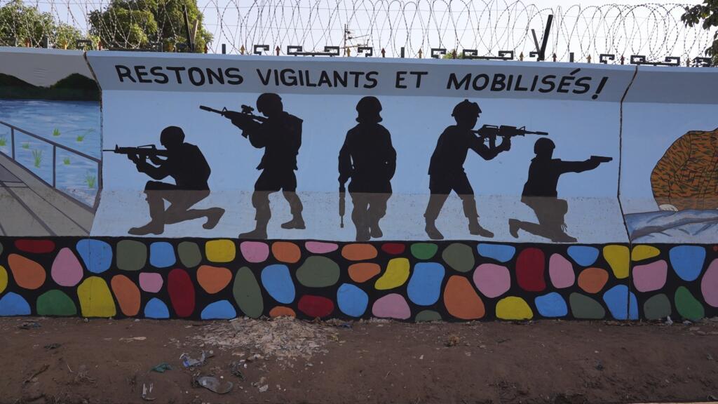 Burkina Faso : HRW dénonce 1 837 civils tués par l'armée et les jihadistes, exigeant une enquête internationale.