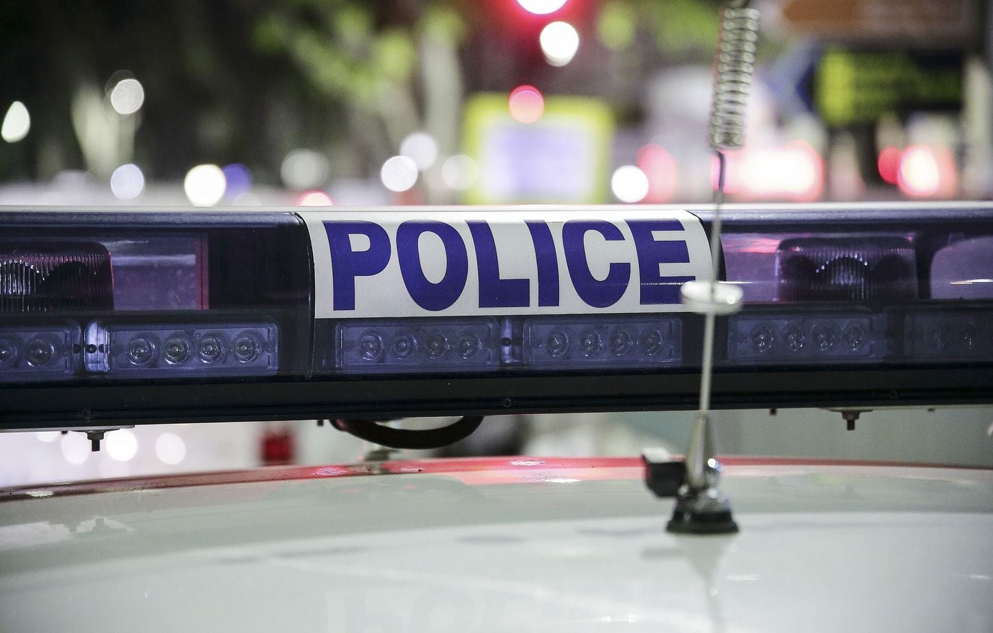 Père tue son fils de 7 ans, blesse grièvement l'aîné de 17 ans, se suicide