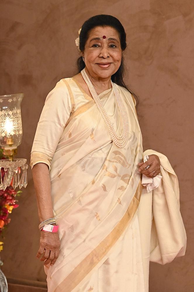 Asha Bhosle, légende de la musique de Bollywood, est morte à l’âge de 92 ans